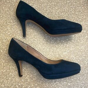 Vince Camuto navy suede pumps - size 6